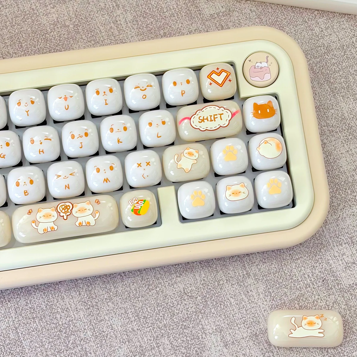 Adorable Cat Keycaps, showcasing the smooth PC jelly bun aesthetic and ergonomic MOG profile from multiple playful angles.