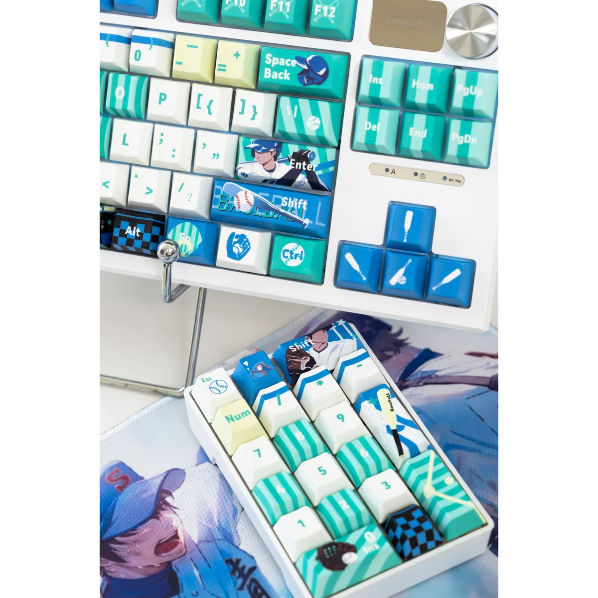Exclusive Koshien Baseball PBT Keycaps Set, displaying classic field aesthetics and team colors from multiple premium angles.