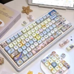 Exclusive Love and Deepspace Zayne & Rafayel & Xavier PBT keycaps featuring the elegant Qi Yu character, designed with a smooth jade-like finish for a romantic aesthetic.