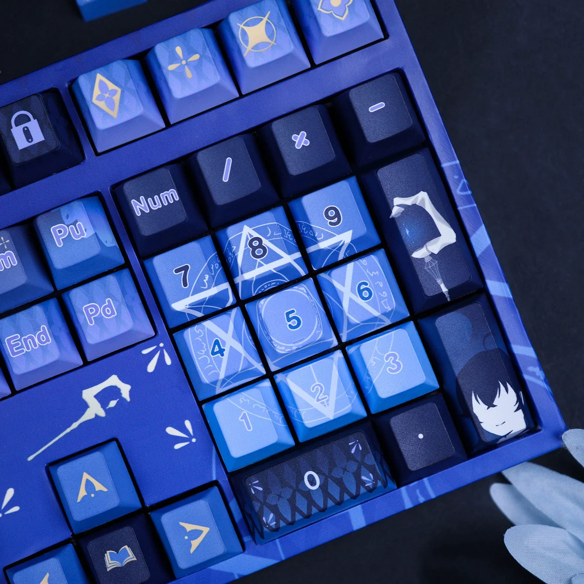 Mushoku Tensei Roxy Migurdia keycaps for mechanical keyboards, vibrant anime art of iconic Roxy Migurdia and fantasy designs, highlighting the exclusive theme.