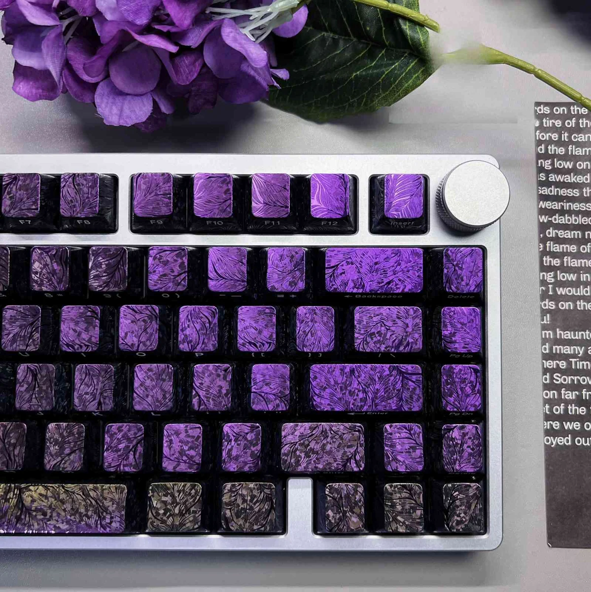 Peacock Keycap Set with exquisite side-engraved feather art. See iridescent details and elegant legends from all angles on these custom keycaps.