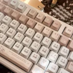 Playful Siamese Cat Azukisan PBT keycaps set, 120-key profile set with unique side-printed legends in cozy earthy tones, perfect for a custom keyboard.