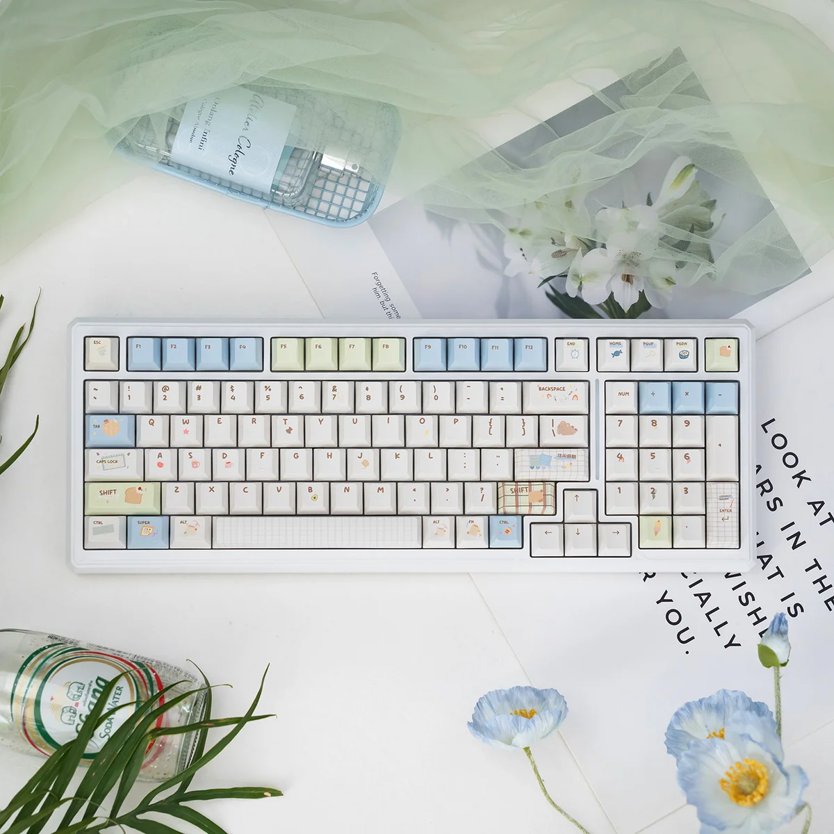 UR98 Relaxed Vacation tri-mode mechanical keyboard with pastel keycaps, featuring tri-mode wireless and silent linear switches for a serene.