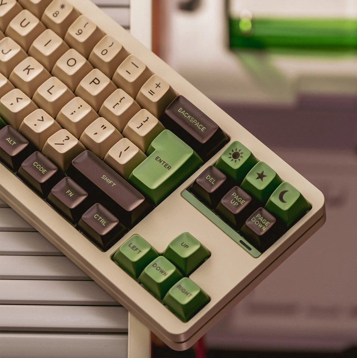 Iconic Yoda SA Keycaps from various angles, highlighting sculpted SA profile and double-shot ABS. Playful retro Star Wars adventure set.