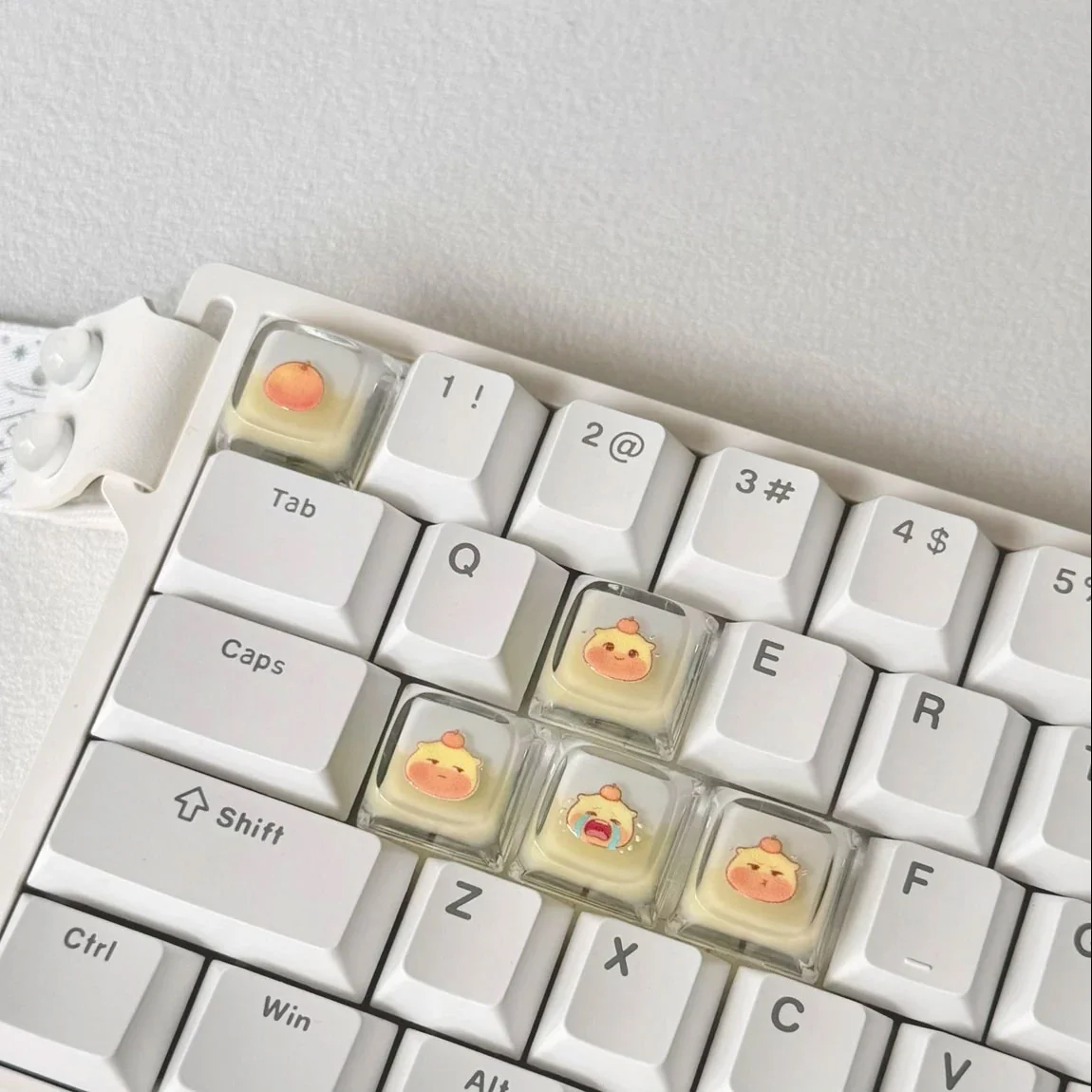 Playful, handcrafted translucent Capybara Couple Lulu XDA keycaps charmingly illuminating a custom keyboard setup. A delightful 5-piece set.
