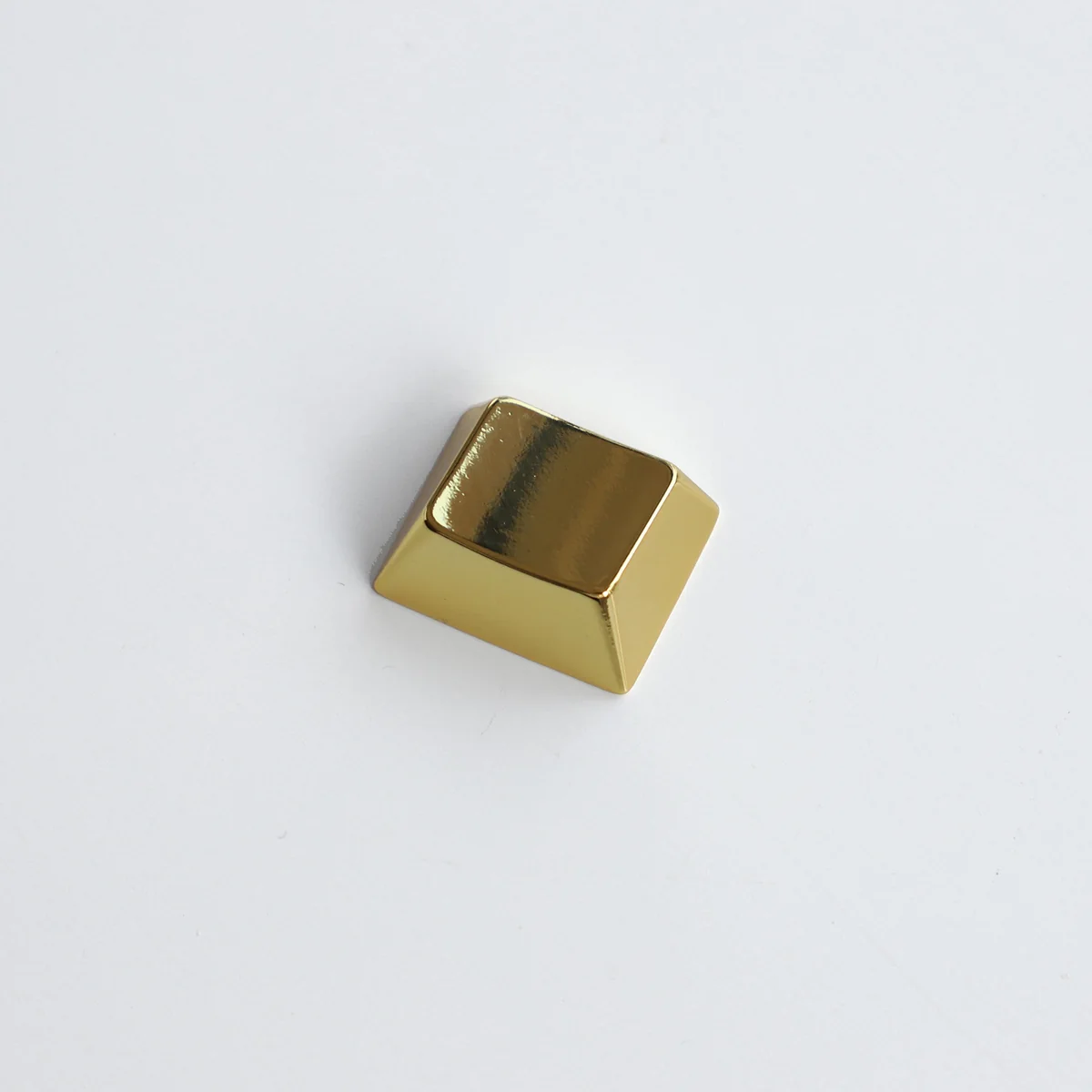 Showcasing a premium zinc alloy R1 1.25u blank metal keycap from multiple angles, emphasizing its sleek metallic finish and elegant minimalist design.
