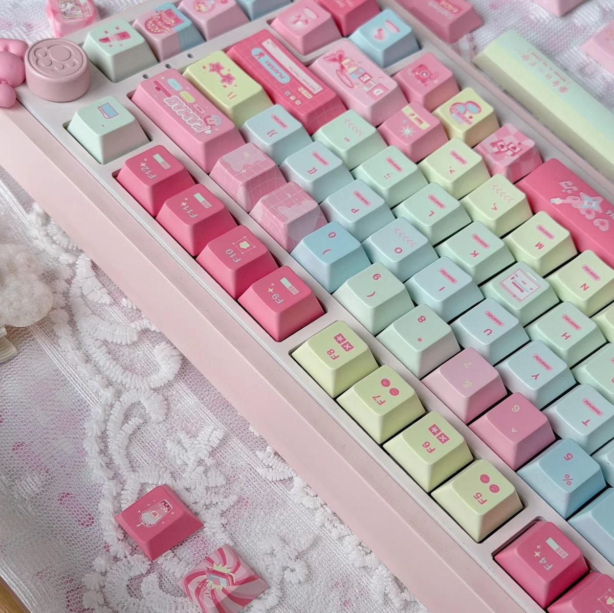 Vibrant Players Keycap Set, 130 keys, showcasing authentic Kanji legends from various angles. Perfect for a nostalgic mechanical keyboard.