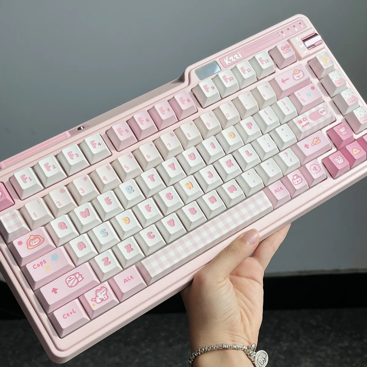 Pooping Kitten Cherry Keycap Set showcasing a complete 152-key collection with adorable, whimsical cartoon feline designs for a playful and expressive keyboard.