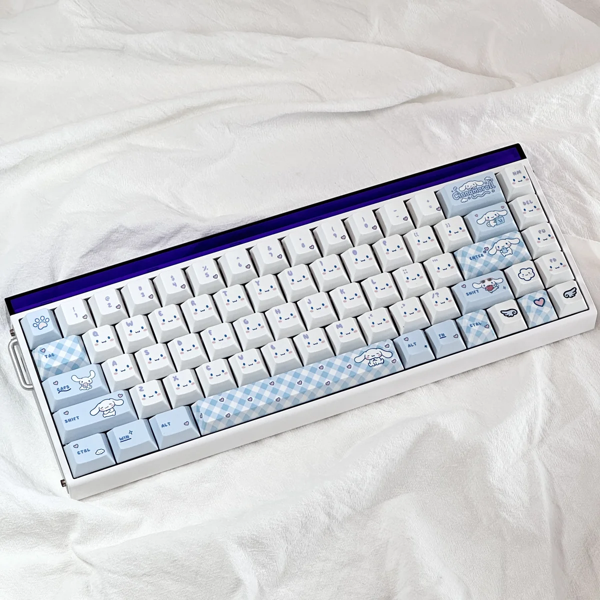 Dreamy Cinnamoroll PBT Keycaps showcase adorable character art and soft pastel hues. Durable PBT provides joyful personalization, viewed from all angles.