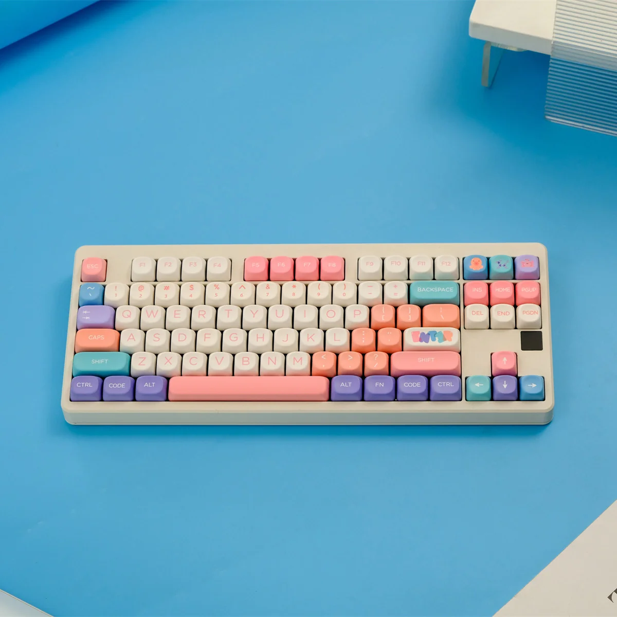 Vibrant Whimsical Balloon Party MOA Keycaps Set, showcasing colorful balloon designs and unique MOA profile for a playful keyboard aesthetic.